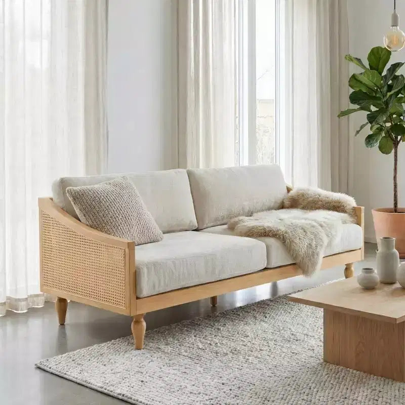 Canapé de causeuse du milieu du siècle avec revêtement doux, accoudoirs en rotin et pieds en bois, 2 places pour le salon