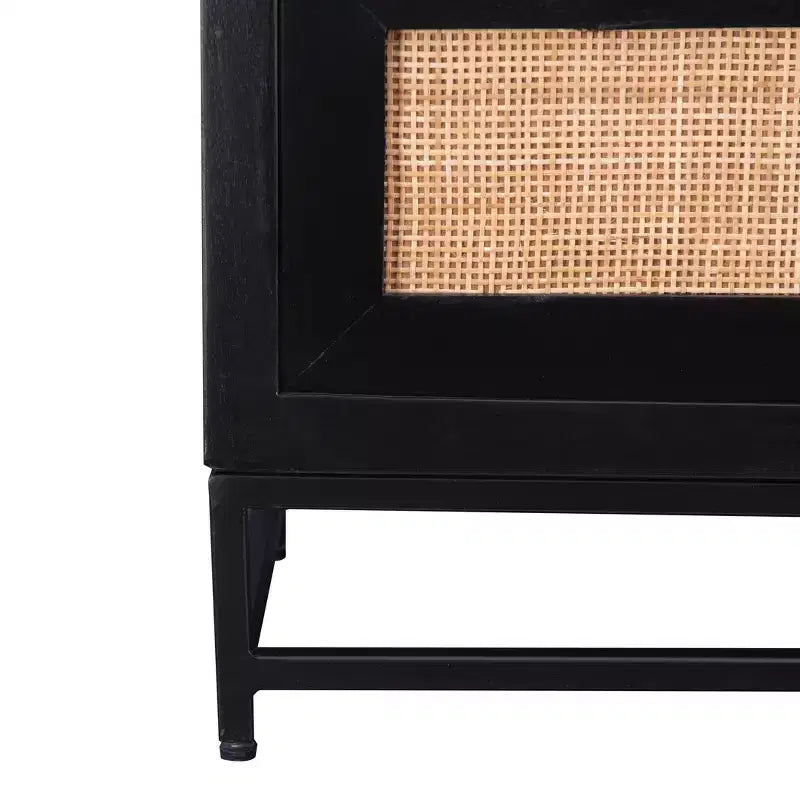 Commode à 3 tiroirs Gordon, Bois de manguier massif et cannage naturel, Pieds en métal noir, Style moderne de ferme
