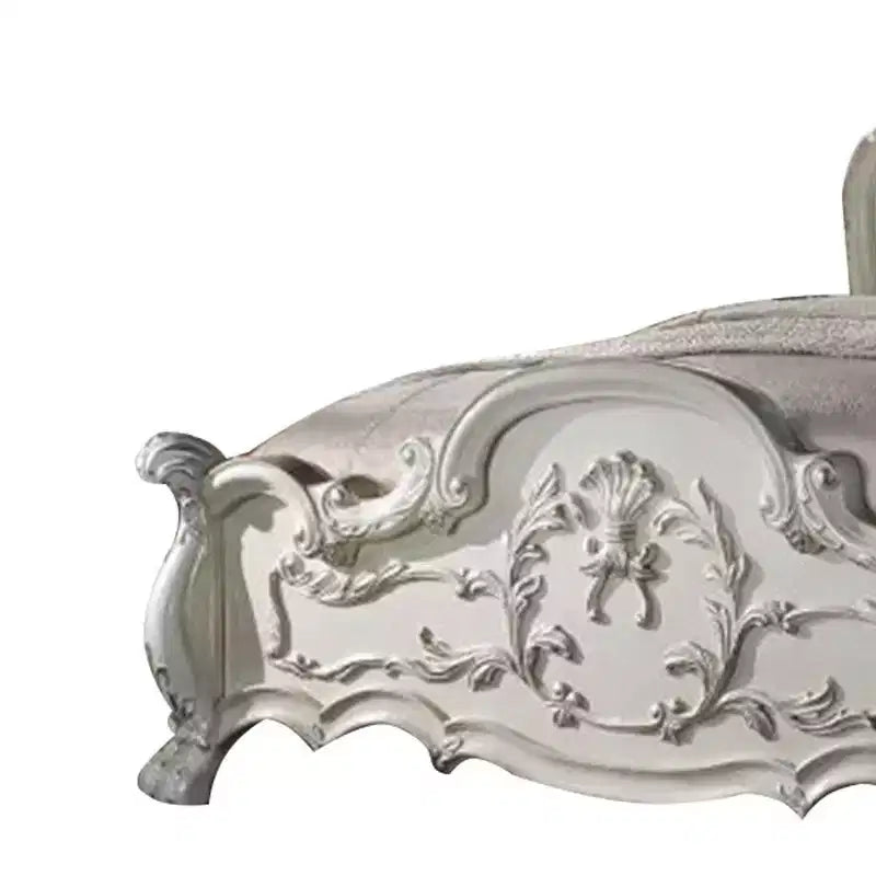 Lit King Size californien de 97", style Dresde, cuir synthétique et blanc cassé, design Rococo Camelback