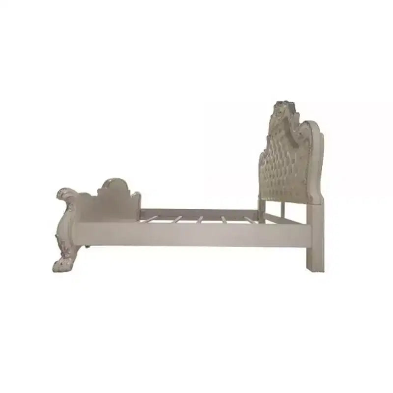Lit King Size californien de 97", style Dresde, cuir synthétique et blanc cassé, design Rococo Camelback