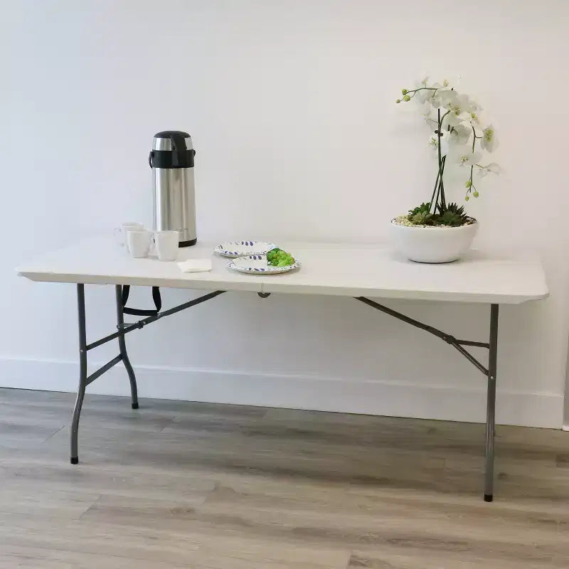 Table pliante en plastique de 6 pieds en blanc, table portable légère pour utilisation intérieure/extérieure