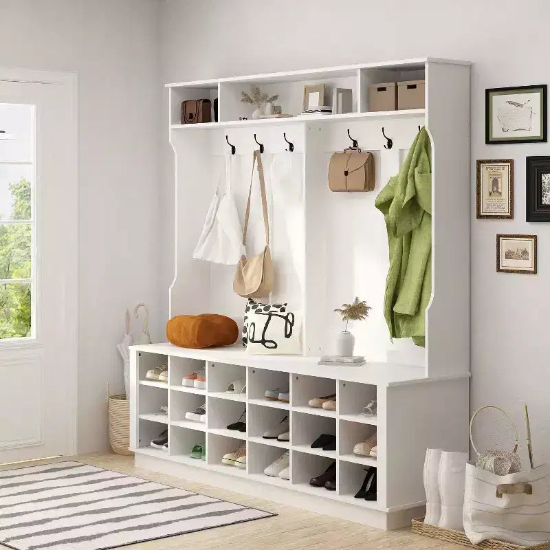 Meuble d'entrée blanc avec 18 casiers à chaussures, 160 cm de large, patères et rangement d'entrée