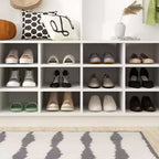 Meuble d'entrée blanc avec 18 casiers à chaussures, 160 cm de large, patères et rangement d'entrée