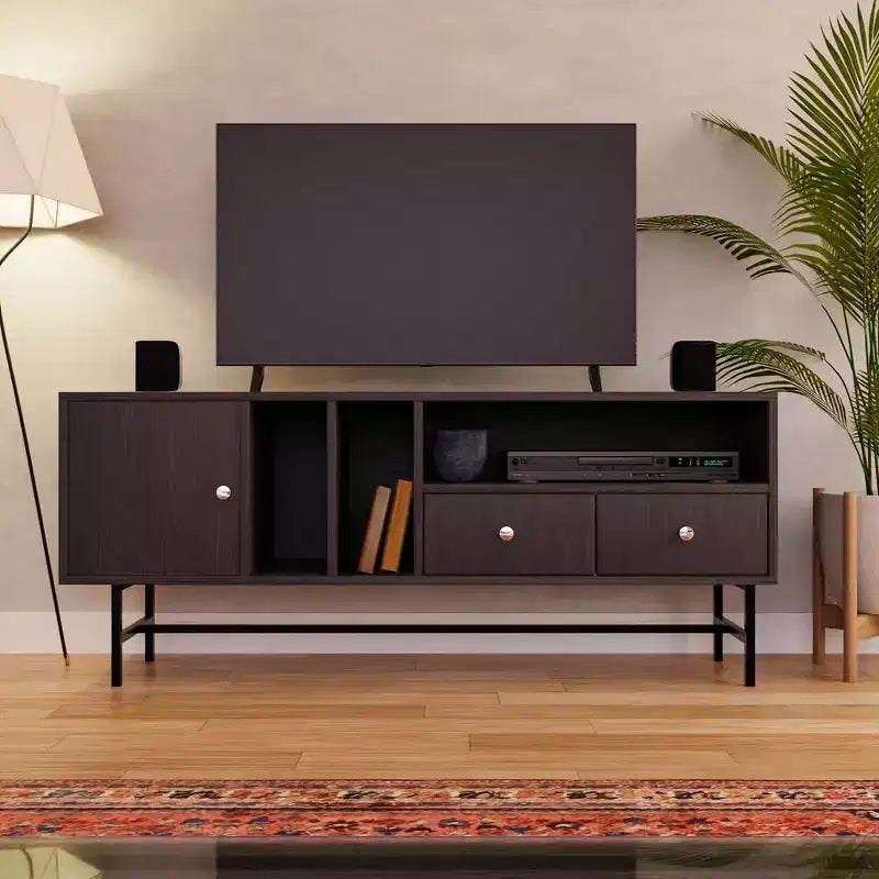 Meuble TV Rochester avec cadre en bois, rangement fermé et pieds en fer noir, meuble de divertissement moderne