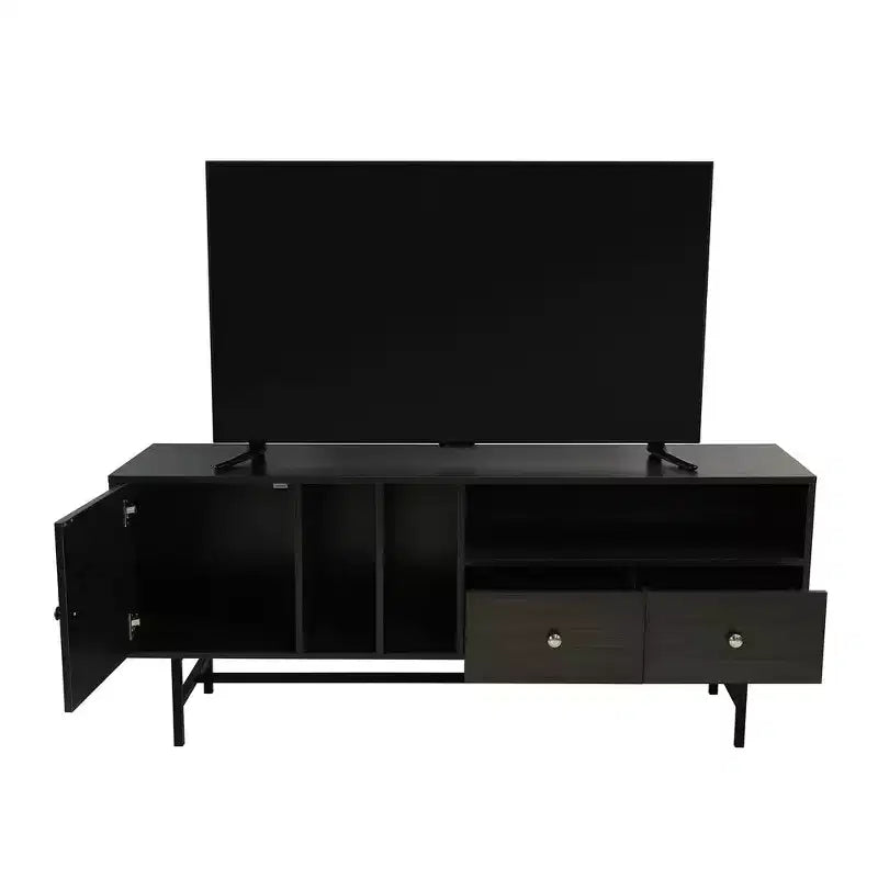 Meuble TV Rochester avec cadre en bois, rangement fermé et pieds en fer noir, meuble de divertissement moderne