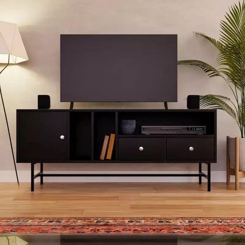 Meuble TV Rochester avec cadre en bois, rangement fermé et pieds en fer noir, meuble de divertissement moderne