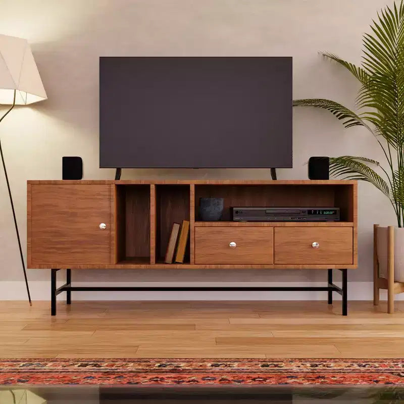 Meuble TV Rochester avec cadre en bois, rangement fermé et pieds en fer noir, meuble de divertissement moderne