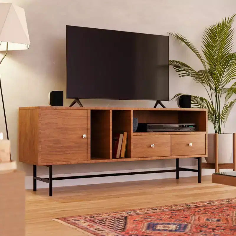 Meuble TV Rochester avec cadre en bois, rangement fermé et pieds en fer noir, meuble de divertissement moderne