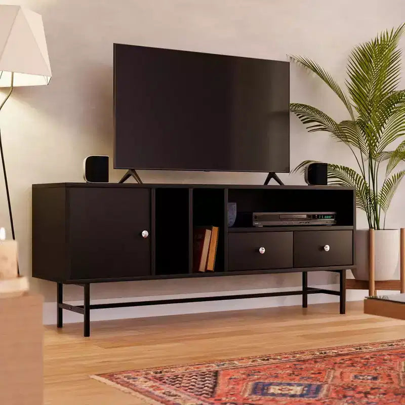 Meuble TV Rochester avec cadre en bois, rangement fermé et pieds en fer noir, meuble de divertissement moderne