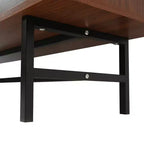 Meuble TV Rochester avec cadre en bois, rangement fermé et pieds en fer noir, meuble de divertissement moderne