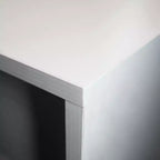 Meuble TV Rochester avec cadre en bois, rangement fermé et pieds en fer noir, meuble de divertissement moderne