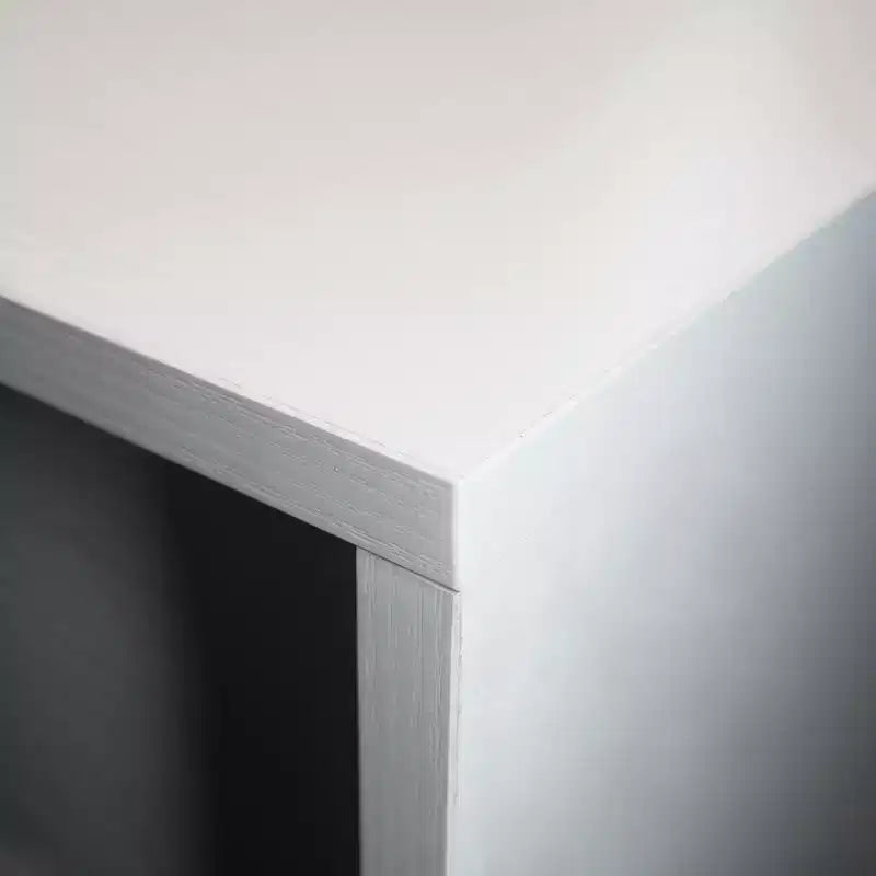 Meuble TV Rochester avec cadre en bois, rangement fermé et pieds en fer noir, meuble de divertissement moderne